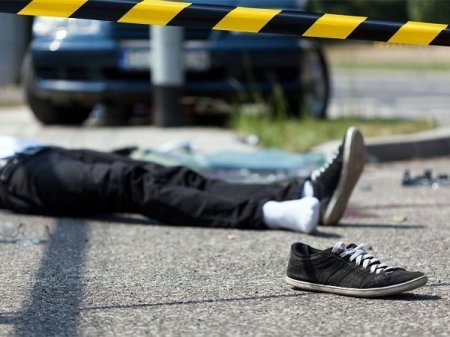 Abşeronda avtomobil gənc oğlanı vuraraq öldürüb