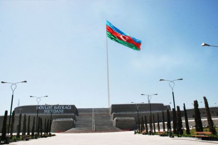 Dövlət Bayraq Meydanındakı bayraq dirəyi götürülüb?