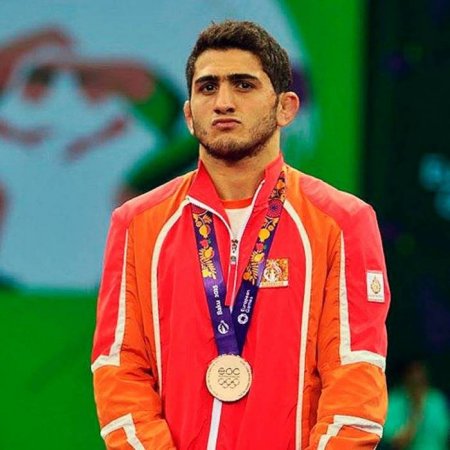 26 yaşlı üçqat dünya çempionu: Hacı həm də xanəndə imiş...