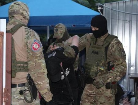 Ukrayna polisi oğru “sxodka”sını dağıtdı: saxlanılanlar arasında azərbaycanlı kriminal avtoritetlər də var