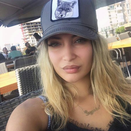 “Qarabağ”ın cazibədar fanatı kimə öpüş göndərdi?