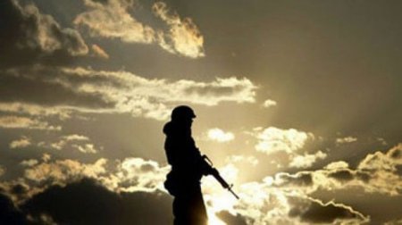 Ermənistanda hərbçilərlə komandirlər arasında dava: İki əsgər güllələndi