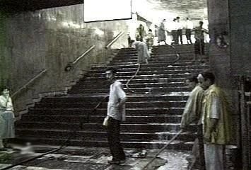Bakı metrosunun ən dəhşətli faciəsindən 22 il ötdü Bakı metrosunun ən dəhşətli faciəsindən 22 il ötdü