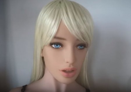 Yeni danışıb, zarafat edən seks-robot artıq satışa çıxarılıb