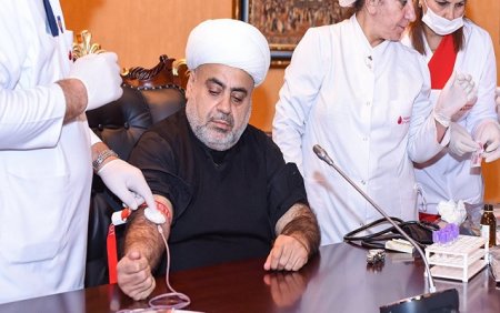 Şeyx və oğlu qan verdi