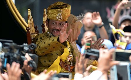 Sultanın azyaşlı qızlardan ibarət hərəmxanası, sel kimi axan neft milyardları...