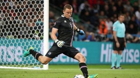 İslandiyada tarix yazan futbolçular hansı klublarda oynayır?