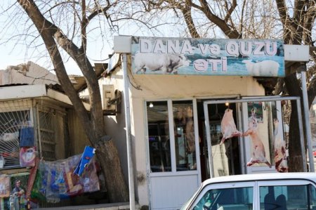 Bakının mərkəzində uşaqların gözü qarşısında baş kəsənlər kimdir?