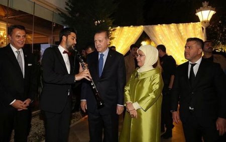 Ərdoğan məşhur futbolçu ilə aktrisanın toyunda nikah şahidi oldu