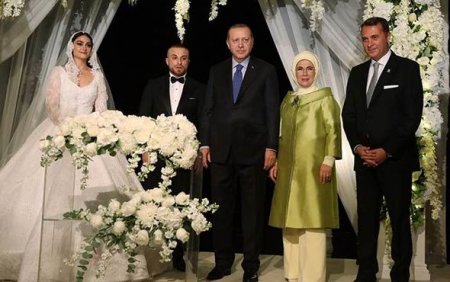 Ərdoğan məşhur futbolçu ilə aktrisanın toyunda nikah şahidi oldu