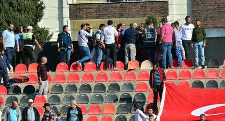 Türkiyə tribunalarında “Qarabağ” plakatı