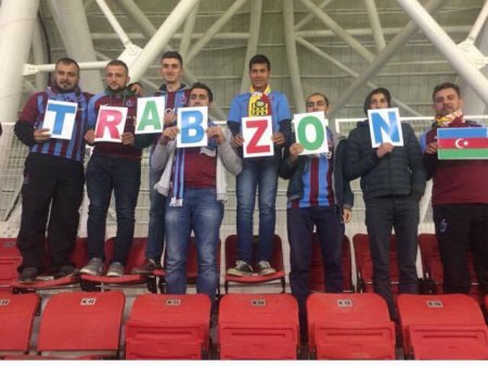 Türkiyə tribunalarında “Qarabağ” plakatı