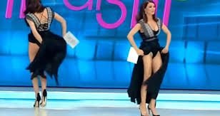 Aparıcının efirdə çətin anları