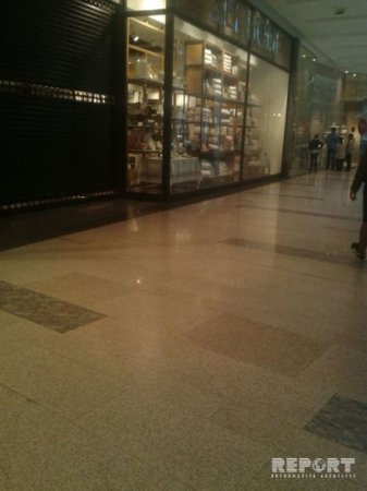 “Gənclik Mall”ı su basdı
