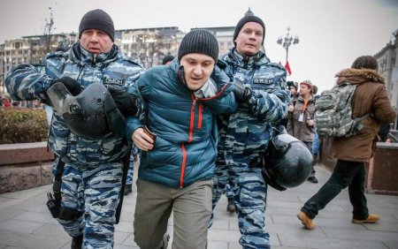 Moskva qarışdı: 380 nəfər həbs olundu 