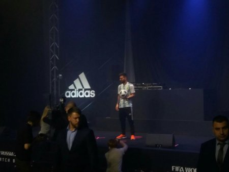 Messi Moskvada DÇ-2018-in rəsmi topunu təqdim etdi