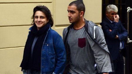 Özündən 16 yaş kiçik sevgilisi ilə gəzintiyə çıxdı