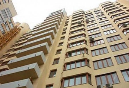 Vəzifəli şəxsin yaxın qohumu Bakıdakı 6 evini arvadının adına keçirdi, yenə köməyi olmadı