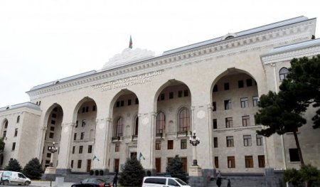 Vəzifəli şəxsin yaxın qohumu Bakıdakı 6 evini arvadının adına keçirdi, yenə köməyi olmadı