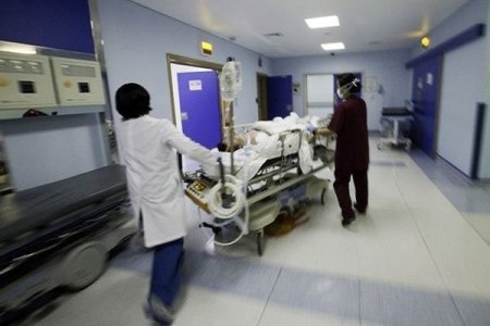Əsgər görüşünə gedən ailə qəzaya düşdü: Ölən və yaralananlar va