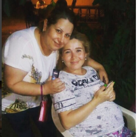 4 uşaq anası müğənni Elnarə ilə izləyici arasında qalmaqal: "Sən də it kimi küçükləyərsən..." 