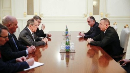 Putin Əliyevə “çox isti salamlar” göndərib