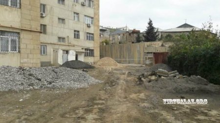 Mənzillərin içinə beton dirəklər quraşdırılır – Bakıda 40 ailə qorxu içində