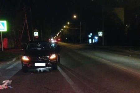 Abşeronda avtomobil bacı-qardaş olan iki piyadanı vurub.