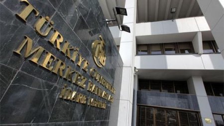 ABŞ-a görə lirə sürətlə dəyərdən düşür...