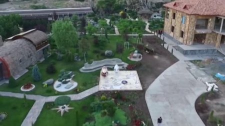 Lavrov Eçmiədzində kriminal avtoritet “Don Pipo”nun evində qonaq olub