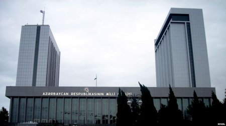 Azərbaycanda daimi yaşayış yeri olmayanlara ev dustaqlığı qətimkan tədbiri tətbiq ediləcəkmi?