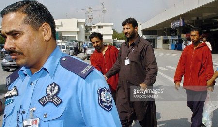 Pakistan xüsusi xidmət orqanlarının əməliyyatı: saxta vizalarla Azərbaycana göndərilənlər tutuldu
