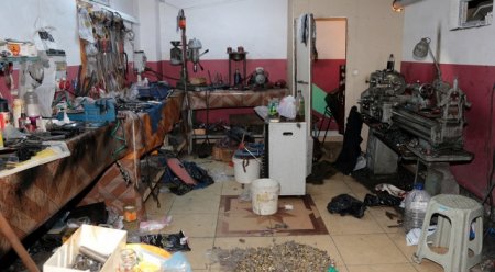 İstanbulda qanunsuz silah emalatxanası aşkarlanıb