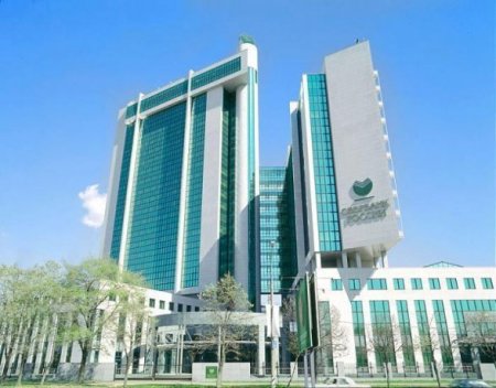 Rusiyanın ən iri bankı Mənsimovdan pullarını tələb edir