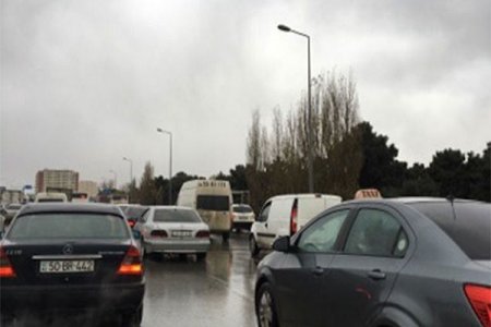 Bakının girişində böyük tıxac yarandı