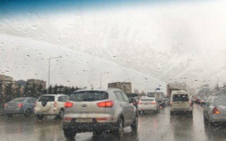 Bakının girişində böyük tıxac yarandı 