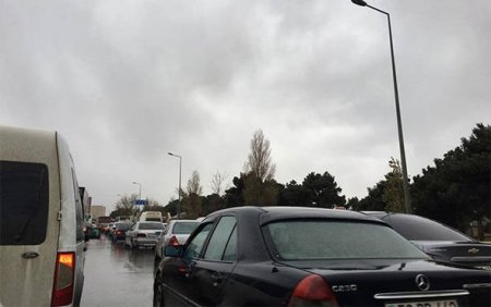 Bakının girişində böyük tıxac yarandı 