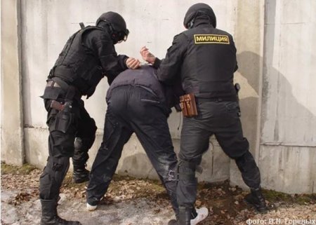 Silahlıların Allahyar Məmmədovun evinə basqını: “Rus torpağında yaşayırsan, haqq ver!”
