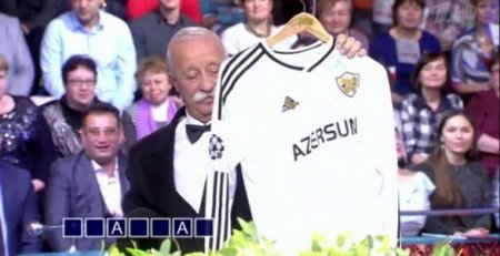 Murad Dadaşov Leonid Yakuboviçə "Qarabağ"ın futbolkasını bağışladı