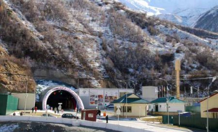 Gürcüstan Ermənistana dəhliz açdı