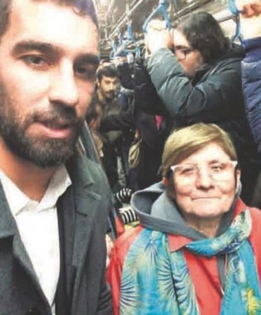 Metrodan istifadə edən məşhurlar