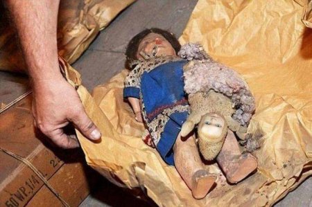 70 ildən sonra gizli qutunu açdı - İçindən baxın nə çıxdı