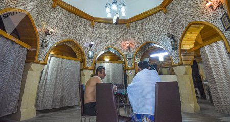 Azərbaycanda nazir və deputatların getdiyi hamam