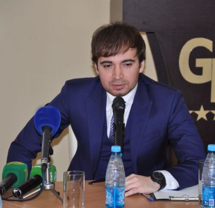 Ziya Məmmədovun qardaşı oğlu devalvasiyadan dərhal sonra pulları xaricə niyə daşıdıb? Ziya Məmmədovun qardaşı oğlu devalvasiyadan dərhal sonra pulları xaricə niyə daşıdıb?
