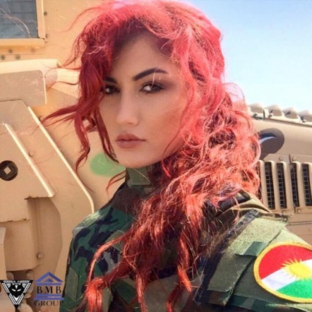 Sosial şəbəkələrdə terrorçularla şəkli yayılan qadın kimdir?