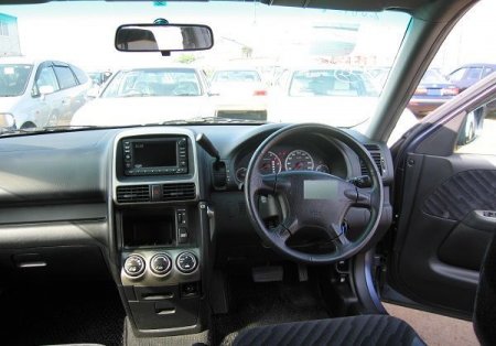 Gürcüstanda avtomobillərdə sükanın yerini dəyişmək qadağan olundu