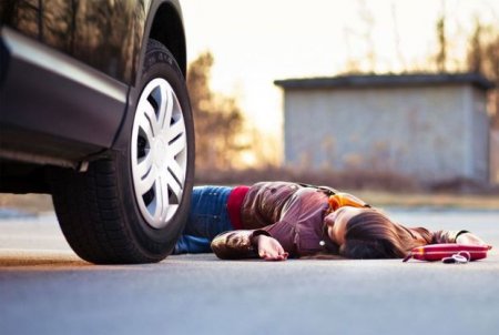 Bakıda yol polisi piyadanı vurub öldürdü