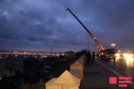 Bakıda dəhşətli qəza: sərnişin avtobusu aşdı