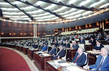 Deputatların maaşı artırılır