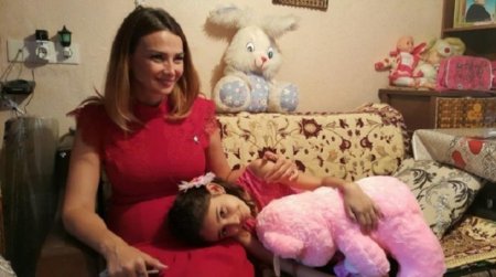 Mübariz Mənsimov Xanım Qafarovanın qızına ev bağışladı